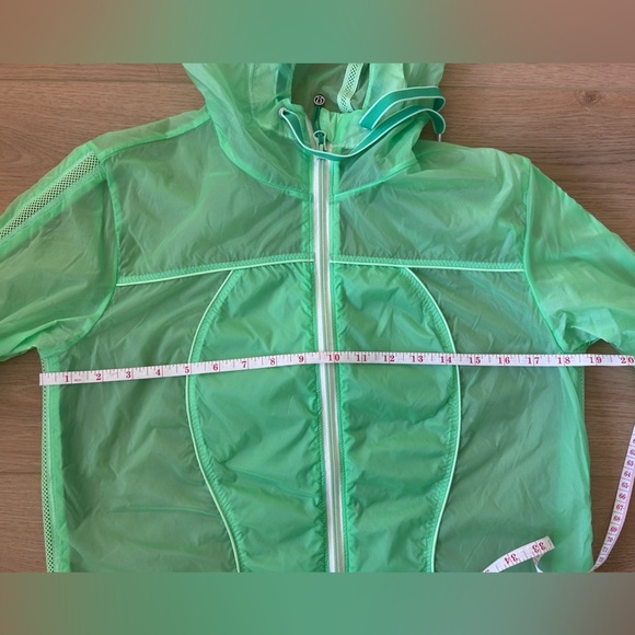 RARE Lululemon women’s translucent lightweight jacket lime/neon green size 6/8 - Picture 8 of 9